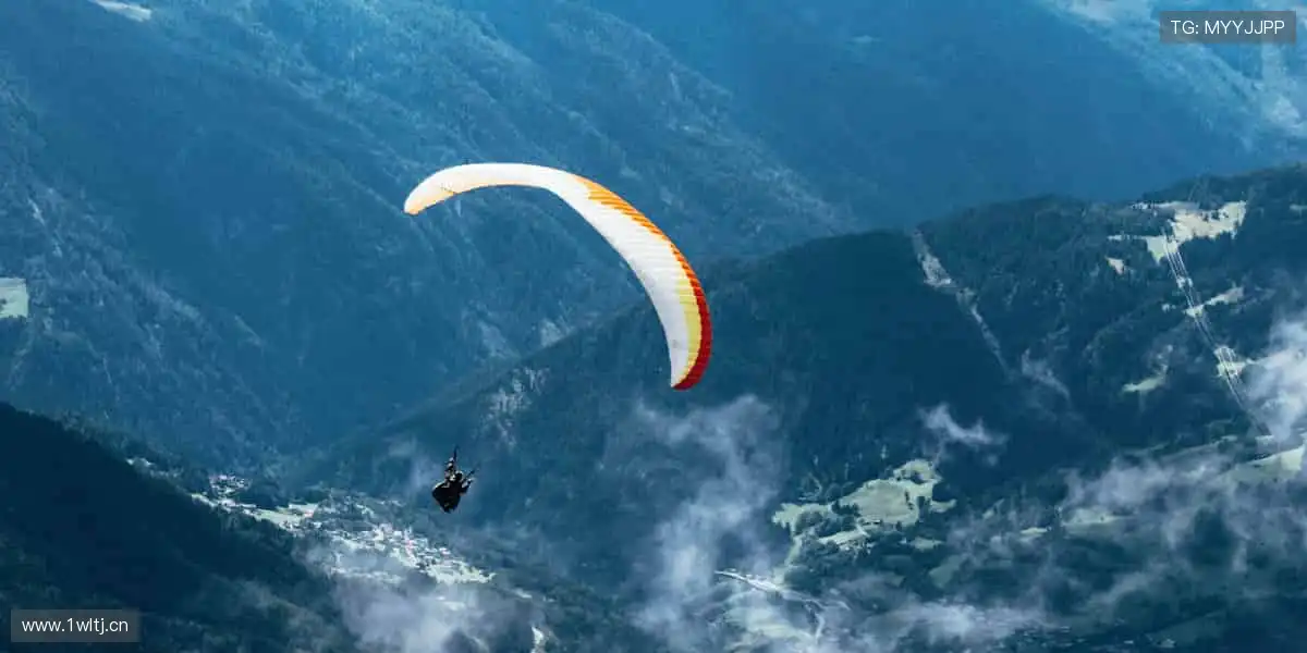 🎮 潮流装备,释放你的运动 DNA!👟